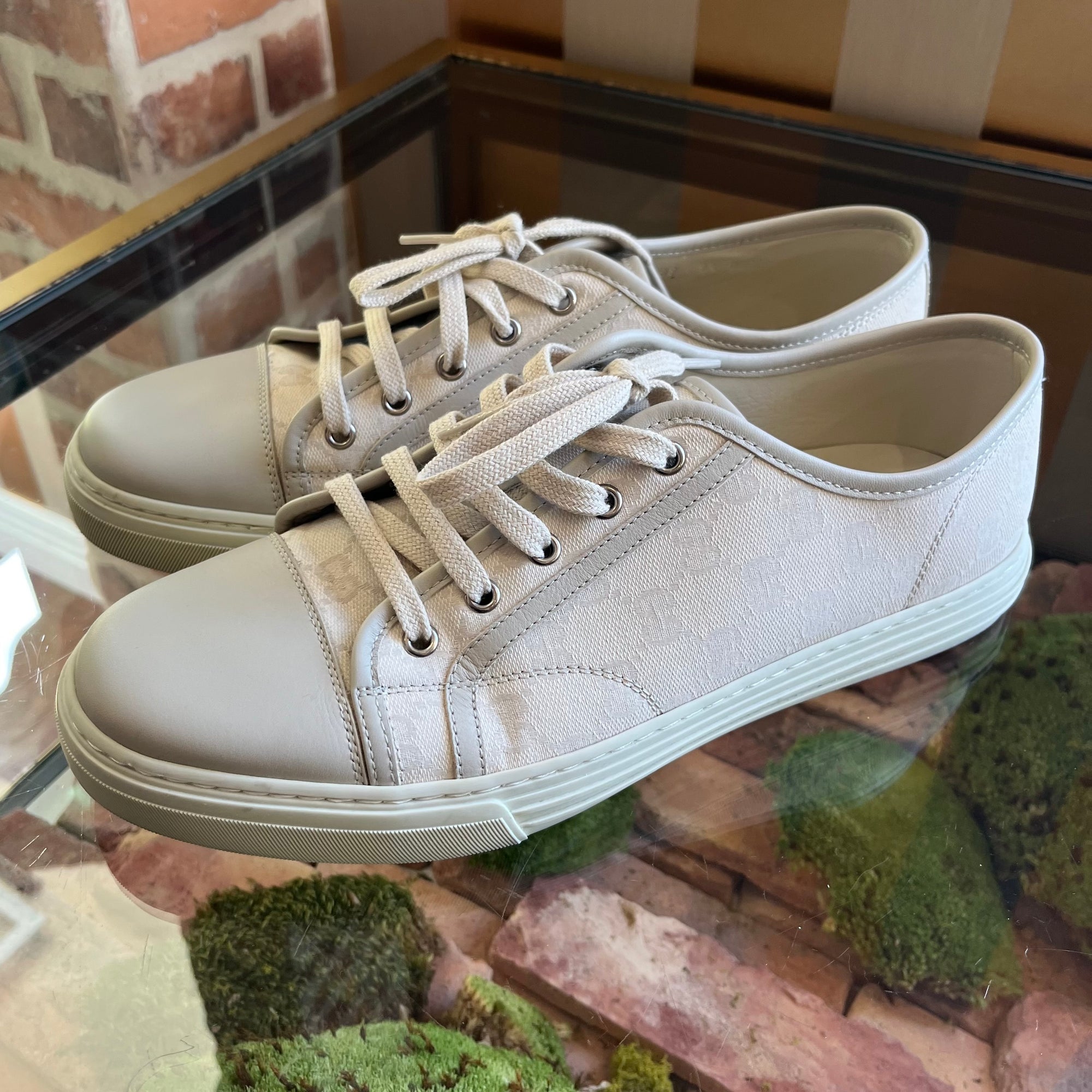 GUCCI White GG Low Top Sneakers