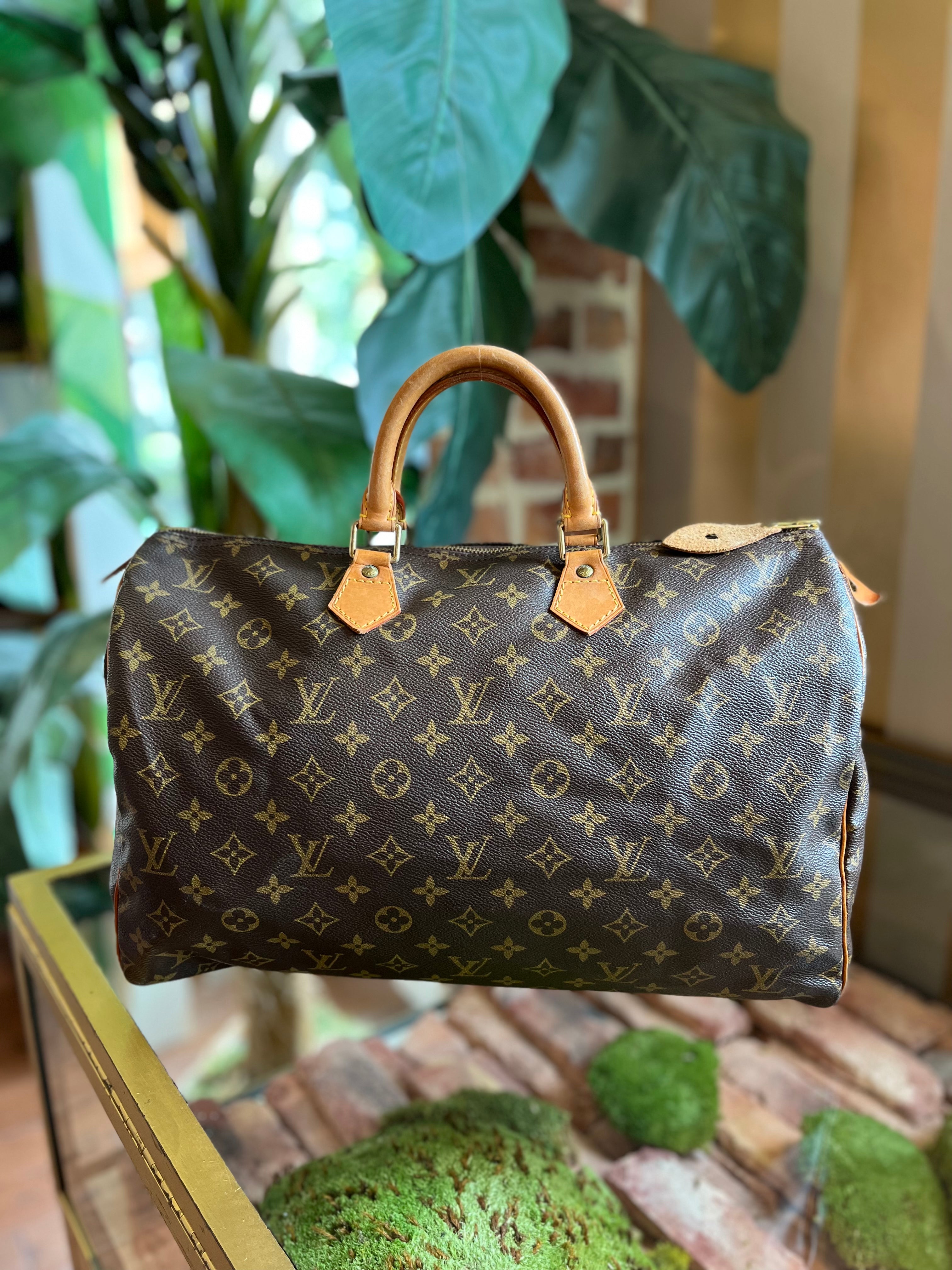 Louis Vuitton Monogram Speedy 40 Leather Fabric Brown Handbag Authentic