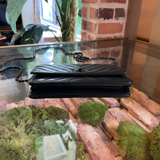 CHANEL So Black Reissue Chevron Wallet on Chain