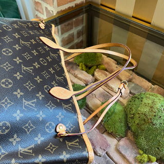 LOUIS VUITTON Neverfull MM Brown Monogram Canvas Tote