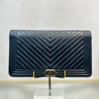 CHANEL Yen Black Calfskin Chevron Quilted Wallet