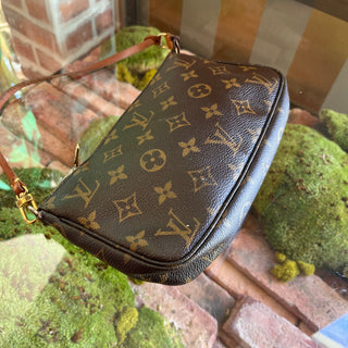 LOUIS VUITTON Pochette Accessories Vintage Monogram Canvas Shoulder Bag