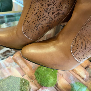 BURBERRY Brown Laser Cut Boots SZ37.5(7.5US)