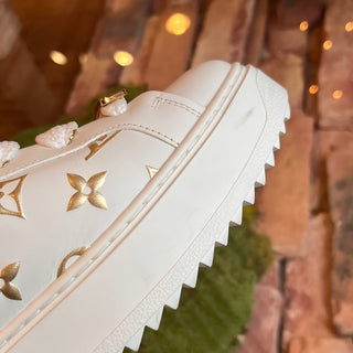 LOUIS VUITTON Time Out Calfskin Monogram Debossed Sneakers 38.5(835US)