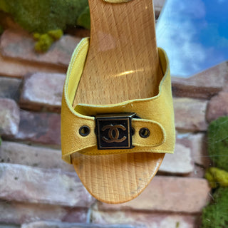 CHANEL CC Yellow Suede Beige Wood Clog Heels SZ 36 (US 6)