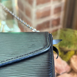 LOUIS VUITTON Felicie Pochette Black Epi Leather Crossbody