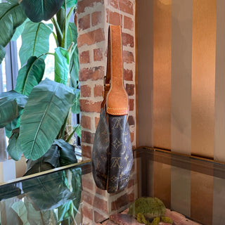 LOUIS VUITTON Croissant Brown Monogram Canvas Shoulder Bag