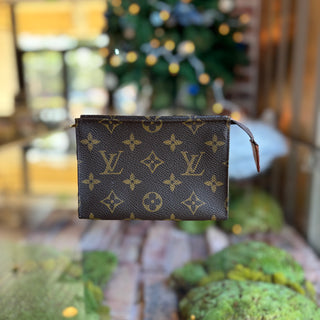 LOUIS VUITTON Monogram Toiletry Pouch 15
