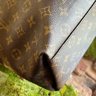 LOUIS VUITTON Tuileries Besace Caramel Monogram Canvas Hobo Bag