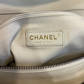 CHANEL Chic Quilt White Matte Caviar Leather Tote Bag