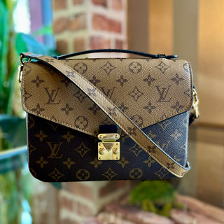 LOUIS VUITTON Pochette Metis Monogram Reverse