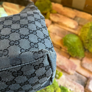 GUCCI GG Supreme Black Canvas Shoulder Bag