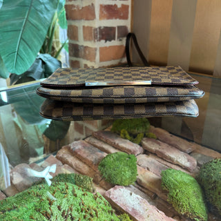 LOUIS VUITTON Damier Ebene Hoxton Crossbody