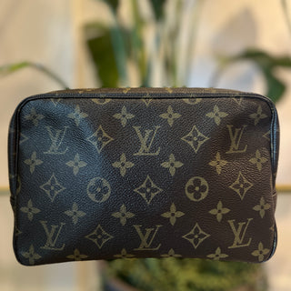 LOUIS VUITTON Monogram Trousse Toilette 23