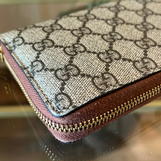 GUCCI GG Supreme Continental Wallet