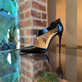 CHRISTIAN LOUBOUTIN Sharpeta Black Leather Pumps SZ 38 (US 8)