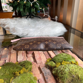 LOUIS VUITTON Daily Pouch Rose Poudre Monogram Canvas Clutch