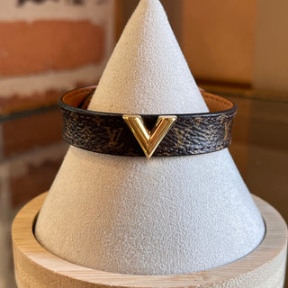 LOUIS VUITTON Essential V Monogram Canvas Bracelet Size 17