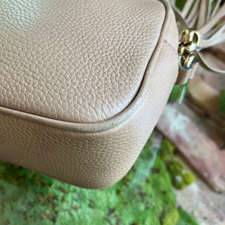 GUCCI Soho Disco Camelia Pebbled Leather Crossbody