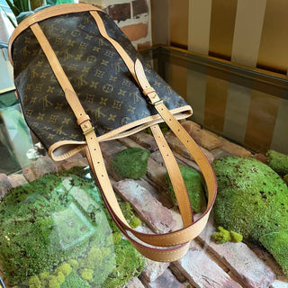 LOUIS VUITTON GM Brown Monogram Canvas Bucket Bag