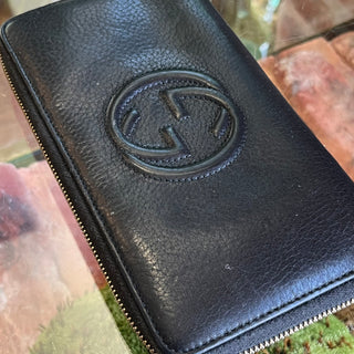 GUCCI Soho Black Pebbled Leather Zip-Around Continental Wallet