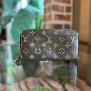 LOUIS VUITTON Zippy Monogram Canvas Wallet