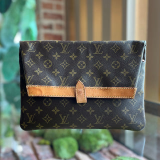 LOUIS VUITTON Pochette Pilante Brown Vintage Monogram Canvas Clutch