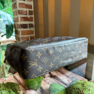 LOUIS VUITTON Trousse Toilette 28 Brown Monogram Canvas Cosmetic Bag