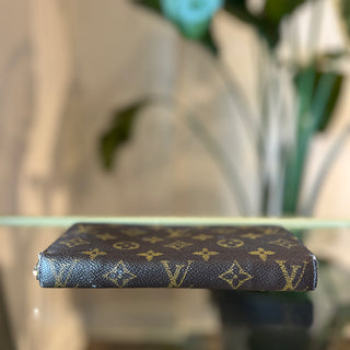 LOUIS VUITTON Monogram Zippy Wallet