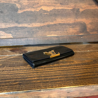 LOUIS VUITTON Louise Black Vernis Leather Wallet