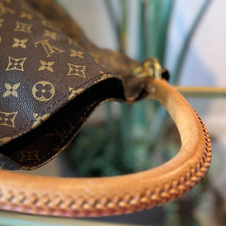 Louis Vuitton Artsy Monogram MM