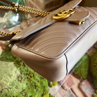 GUCCI GG Marmont Medium Beige Chevron Matelassé Leather Shoulder Bag