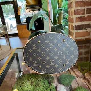 LOUIS VUITTON GM Brown Monogram Canvas Bucket Bag