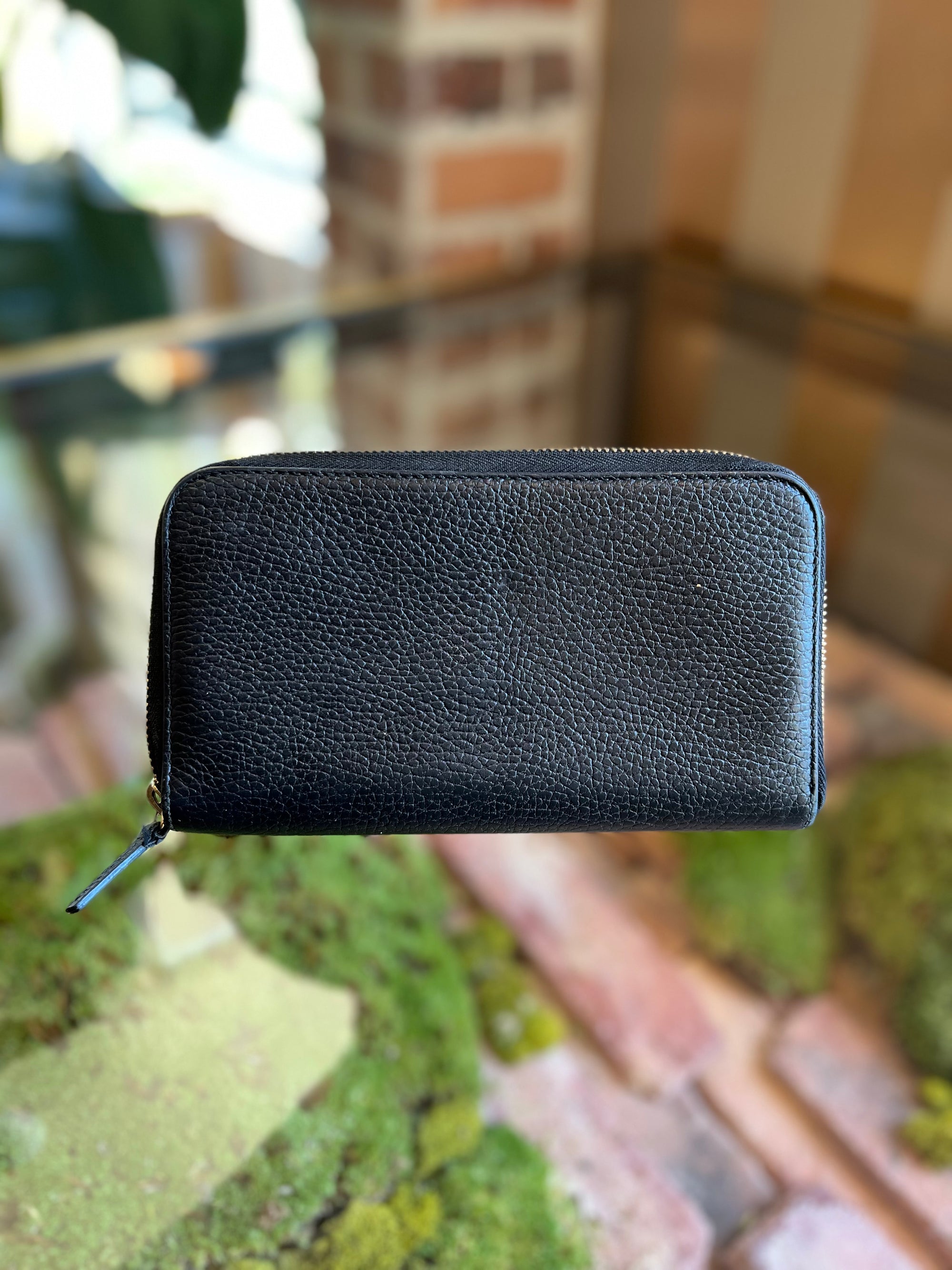 GUCCI Black Leather Zip Around Wallet