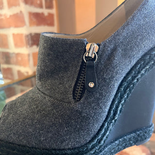 LOUBOUTIN Deroba Gray Flannel Peep Toe Espadrilles Booties SZ 40 (US 10)