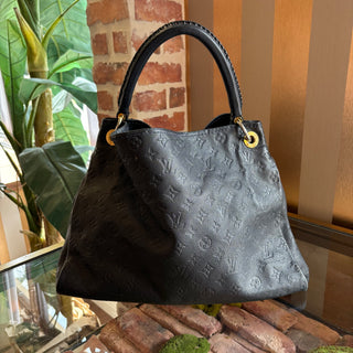 LOUIS VUITTON Black Empriente Artsy