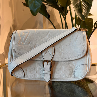 LOUIS VUITTON Diane Creme Shoulder Bag