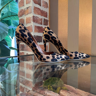 LOUIS VUITTON Leopard Print Silk Pointed Toe Pumps SZ 39 (US 9)