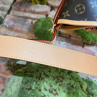 LOUIS VUITTON Carryall PM Brown Monogram Canvas Shoulder Bag