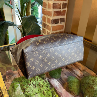 LOUIS VUITTON Tuileries Besace Caramel Monogram Canvas Hobo Bag