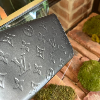 LOUIS VUITTON Porte-Trésor International Monogram Mat Monogram Vernis Wallet