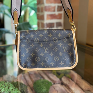LOUIS VUITTON Diane Brown Monogram Canvas Shoulder Bag