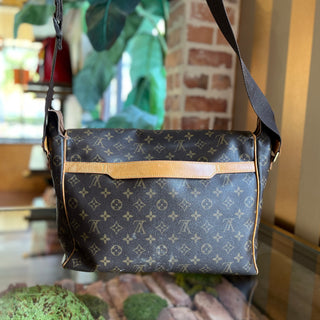 LOUIS VUITTON Abbesses Brown Monogram Canvas Messenger Bag