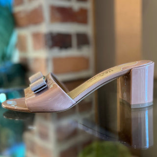 FERRAGAMO Eolie Vara Bow Pink Patent Leather Heeled Sandals SZ 8C