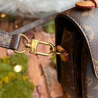 LOUIS VUITTON Pochette Metis Monogram Canvas Shoulder Bag