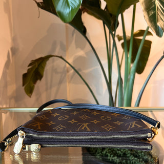 LOUIS VUITTON Monogram Giant Reverse Double Zip Pochette
