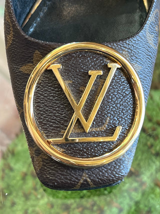 LOUIS VUITTON Monogram LV Logo Madeleine Pumps Sz 37.5