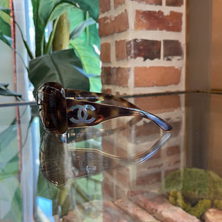 CHANEL 5076 Brown Frame CC Mother-of-Pearl Sunglasses
