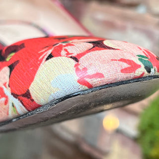 GUCCI Red Calfskin Blooms Pumps SZ 39 (US 9)