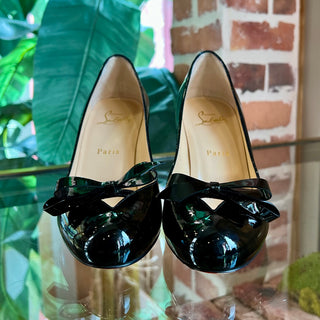 CHRISTIAN LOUBOUTIN Vinodo Bow 85 Black Patent Leather Pumps SZ3.75(7.5US)